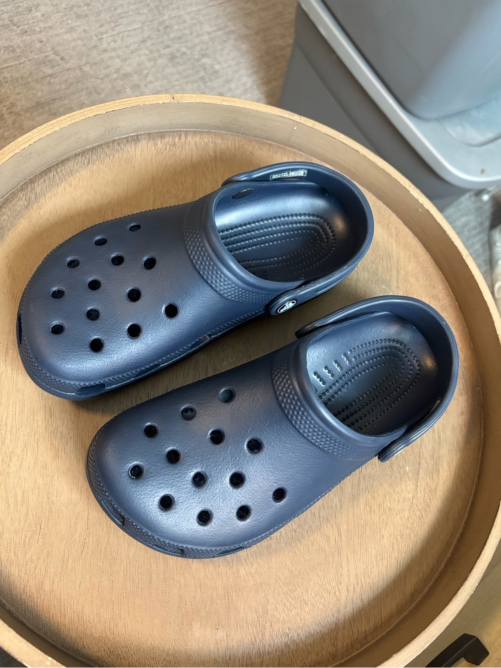 CROCS Classic Clog in Navy Blue Woman’s Size 8 / Men’s Size 6.